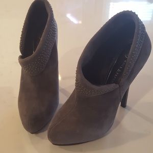 Rock and Republic grey suede booties